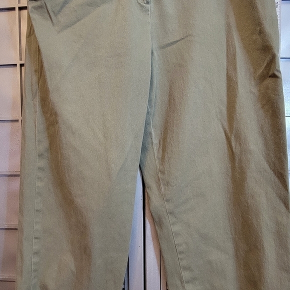 Larry Levine size 10 Green capris - Picture 8 of 11